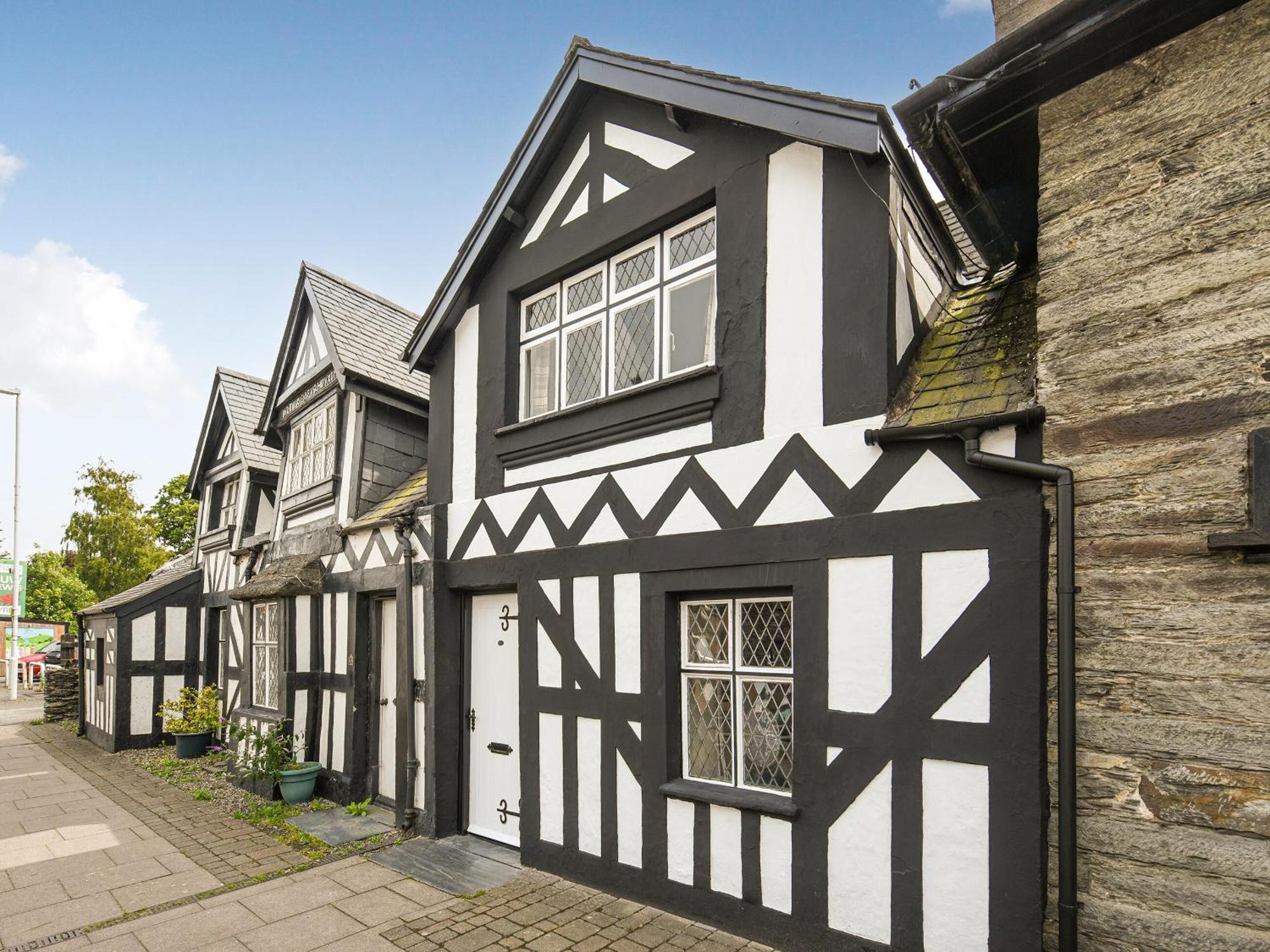 Bwthyn Llys Machynlleth Old Court House Villa Buitenkant foto